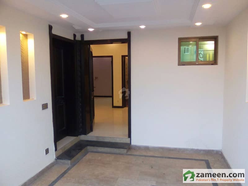 10 Marla Outclass House For Rent In Bahria Town Lahore