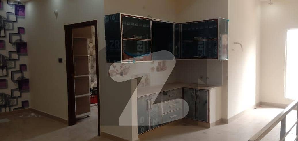 گلبرگ ویلی فیصل آباد میں 3 کمروں کا 4 مرلہ مکان 1.15 کروڑ میں برائے فروخت۔
