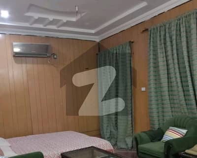 مصطفٰی آباد سوِل لائنز,فیصل آباد میں 6 کمروں کا 5 مرلہ مکان 1.5 کروڑ میں برائے فروخت۔