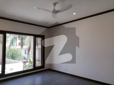 500 Square Yards House Situated In DHA Phase 8 For sale