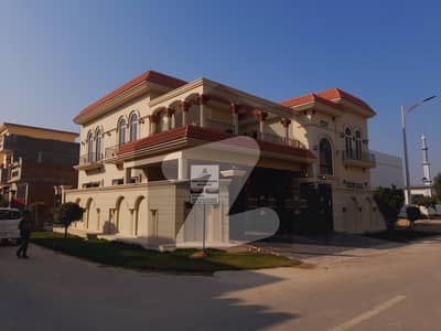 Prime Location 9.5 Marla House available for sale in Al Haram Executive Villas if you hurry