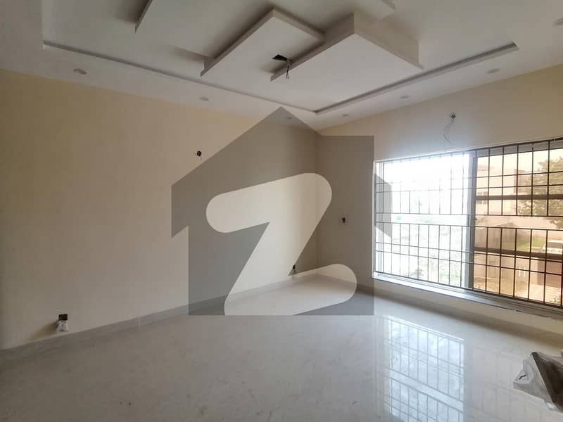 بوسان روڈ ملتان میں 4 کمروں کا 7 مرلہ مکان 1.1 کروڑ میں برائے فروخت۔