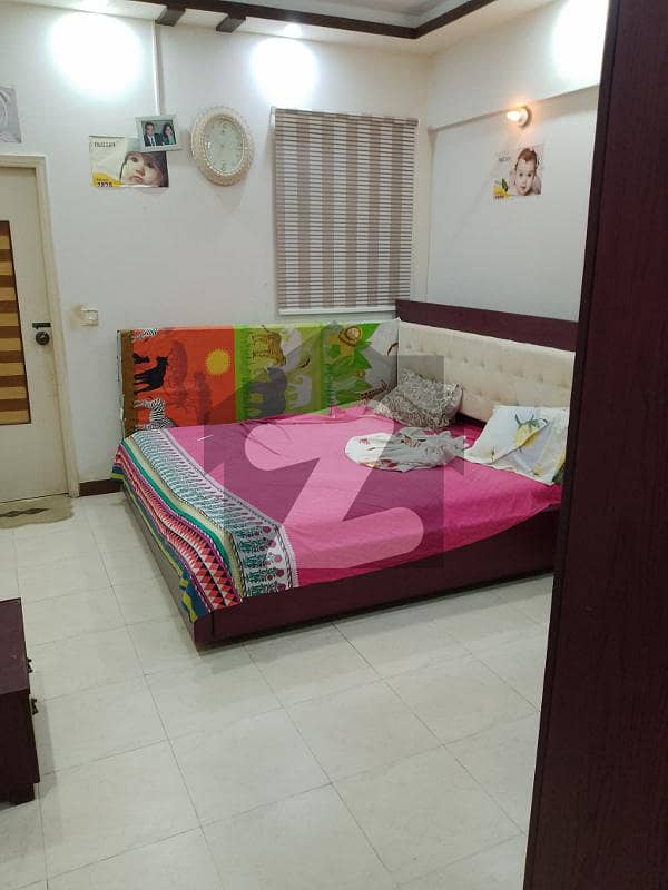 اَپر غزری غِزری,کراچی میں 3 کمروں کا 5 مرلہ فلیٹ 82.0 لاکھ میں برائے فروخت۔