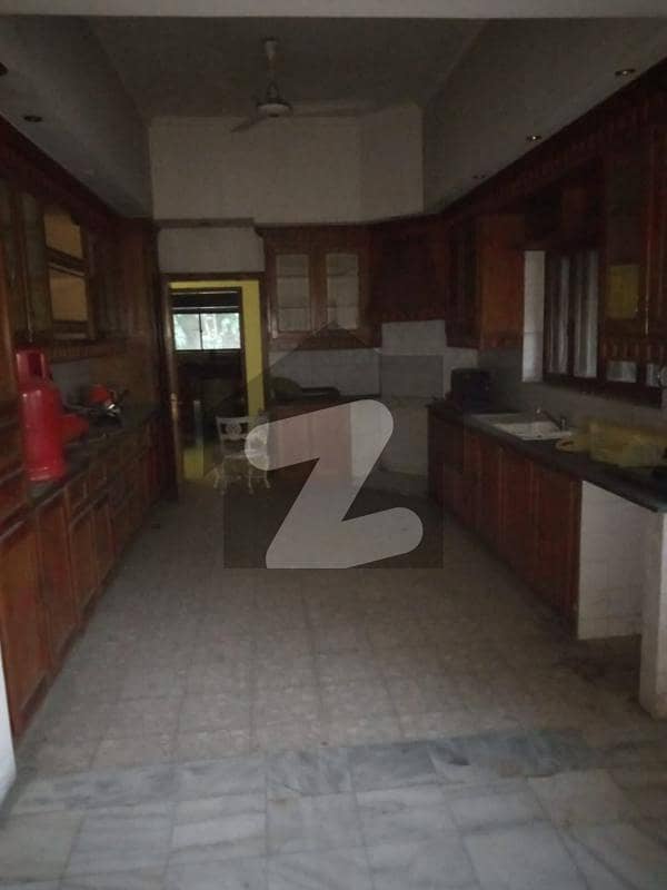 مین بلیوارڈ گلبرگ گلبرگ,لاہور میں 11 کمروں کا 8 کنال مکان 20.0 ارب میں برائے فروخت۔