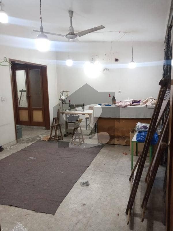 Old House For Sale In Blue Commercial Gulberg Old House For Sale In Blue Commercial Gulberg