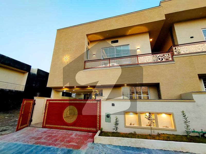 بحریہ ٹاؤن فیز 8 بحریہ ٹاؤن راولپنڈی,راولپنڈی میں 5 کمروں کا 7 مرلہ مکان 2.7 کروڑ میں برائے فروخت۔