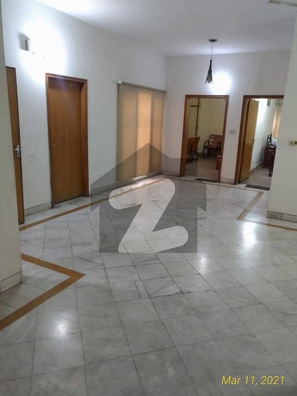 گارڈن ٹاؤن لاہور میں 4 کمروں کا 5 مرلہ مکان 85 ہزار میں کرایہ پر دستیاب ہے۔