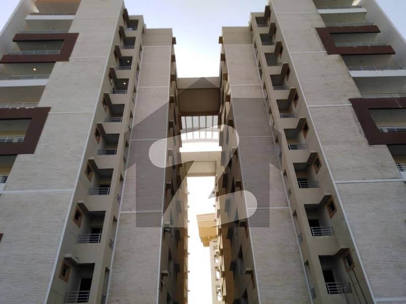 نیوی ہاؤسنگ سکیم کارساز کراچی میں 5 کمروں کا 19 مرلہ فلیٹ 8.25 کروڑ میں برائے فروخت۔