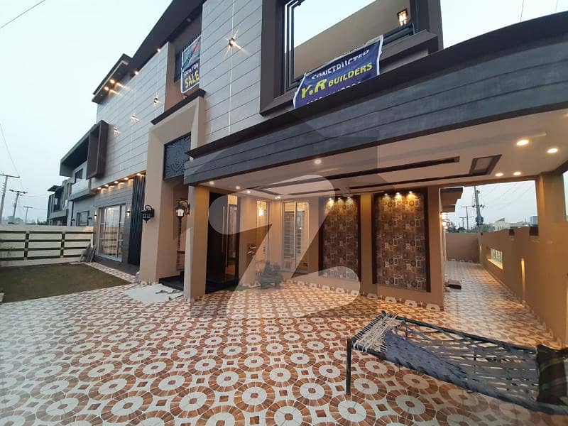 10 Marla Luxurious Bungalow In State Life Housing Society At Hot Location Near Park