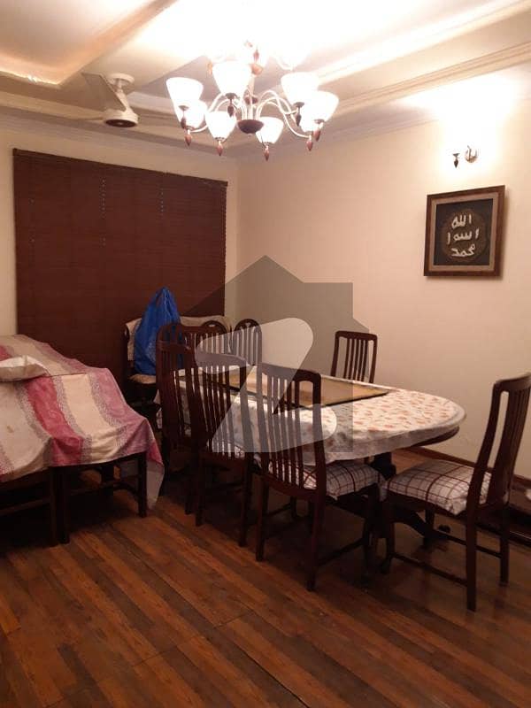 خادم علی روڈ سیالکوٹ میں 4 کمروں کا 7 مرلہ مکان 4 کروڑ میں برائے فروخت۔
