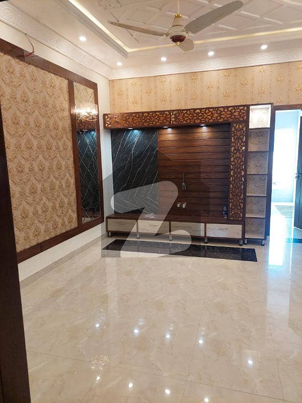 طارق گارڈنز ۔ بلاک سی طارق گارڈنز لاہور میں 3 کمروں کا 10 مرلہ بالائی پورشن 55 ہزار میں کرایہ پر دستیاب ہے۔