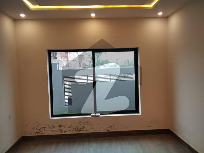 20 Marla Lower Portion Available For rent In Madina Town