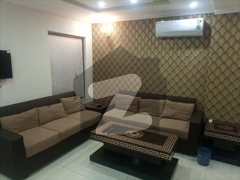 1 BED FULLY LUXURY AND FURNISH IDEAL LOCATION EXCELLENT FLAT FOR RENT IN BAHRIA TOWN LAHORE