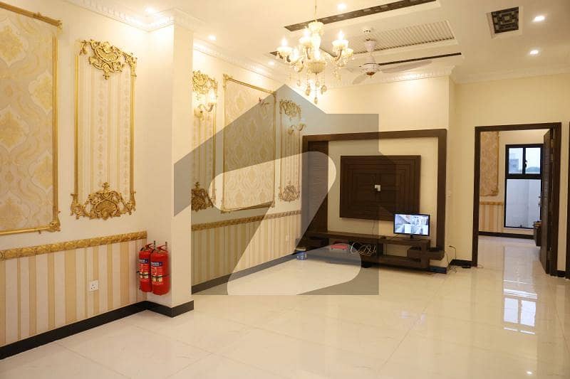 ڈی ایچ اے فیز 5 - بلاک بی فیز 5 ڈیفنس (ڈی ایچ اے) لاہور میں 3 کمروں کا 5 مرلہ مکان 2.5 کروڑ میں برائے فروخت۔