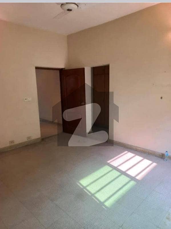 فیصل ٹاؤن لاہور میں 2 کمروں کا 5 مرلہ مکان 1.5 کروڑ میں برائے فروخت۔