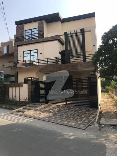 BEAUTIFUL 10 MARLA BRAND NEW HOUSE FOR SALE IN GULSHAN E LAHORE