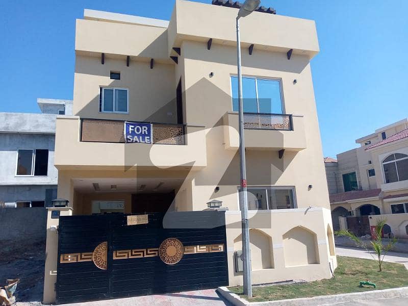 Ali Block 5 Marla Corner Brand New House Available For Sale