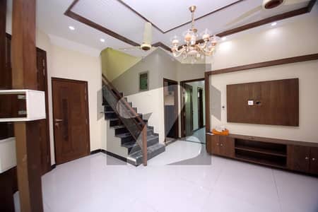 ڈی ایچ اے فیز 5 ڈیفنس (ڈی ایچ اے) لاہور میں 4 کمروں کا 5 مرلہ مکان 85 ہزار میں کرایہ پر دستیاب ہے۔