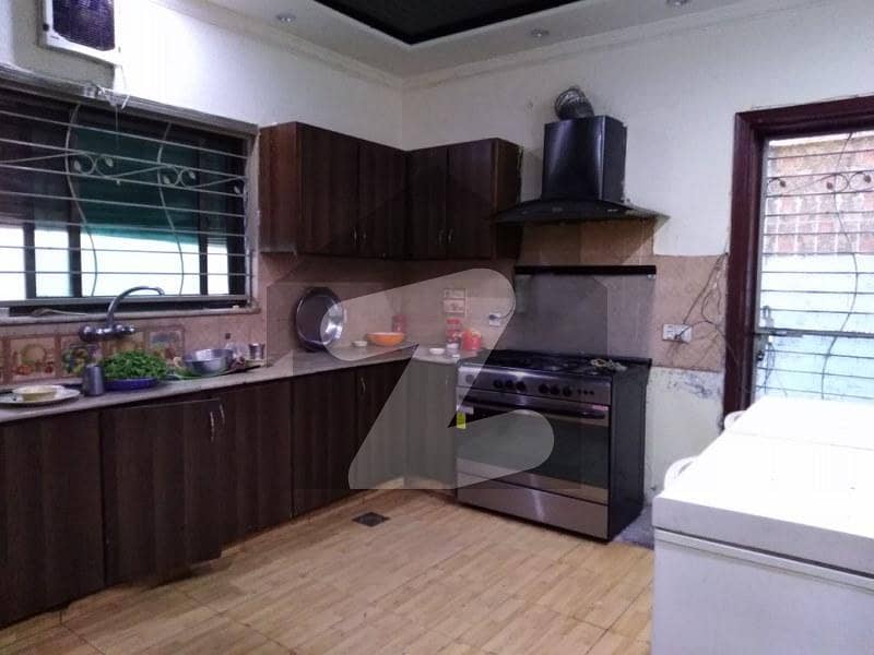 10 Marla House In Only Rs. 32,500,000