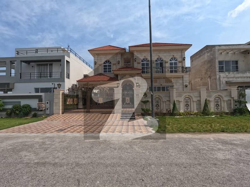 1 Kanal House In DHA Phase 7 - Block Y Is Available