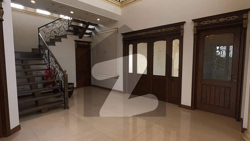 ڈی ایچ اے فیز 7 - بلاک یو فیز 7,ڈیفنس (ڈی ایچ اے),لاہور میں 5 کمروں کا 1 کنال مکان 8.5 کروڑ میں برائے فروخت۔