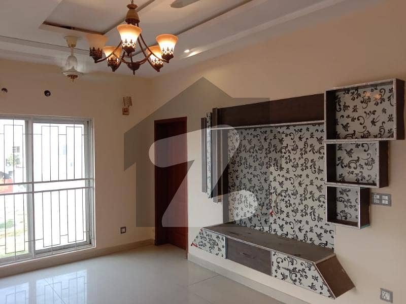 لو کاسٹ ۔ بلاک ڈی لو کاسٹ سیکٹر بحریہ آرچرڈ فیز 2 بحریہ آرچرڈ لاہور میں 5 کمروں کا 8 مرلہ مکان 70 ہزار میں کرایہ پر دستیاب ہے۔