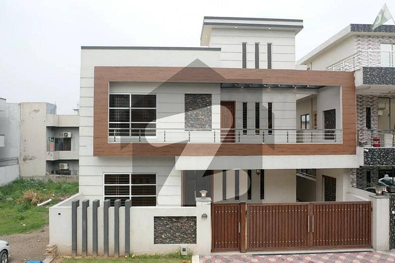 میڈیا ٹاؤن ۔ بلاک اے میڈیا ٹاؤن راولپنڈی میں 6 کمروں کا 12 مرلہ مکان 5.2 کروڑ میں برائے فروخت۔