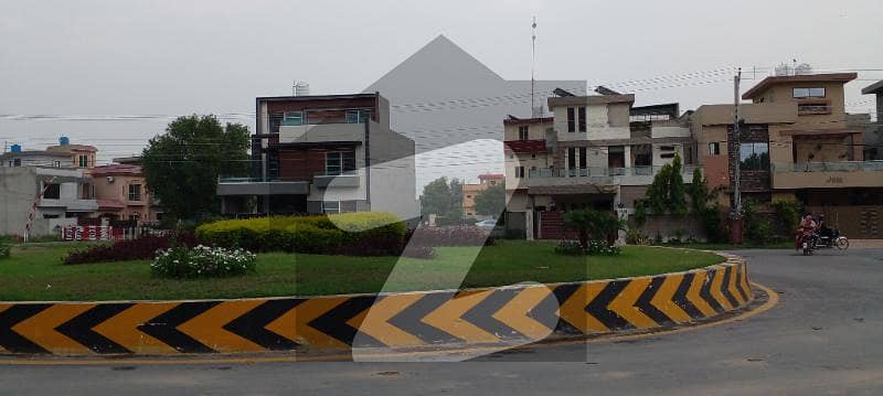 Buy 8 Marla Commercial Plot At Superb Location Of AA Block Central Park Lahore