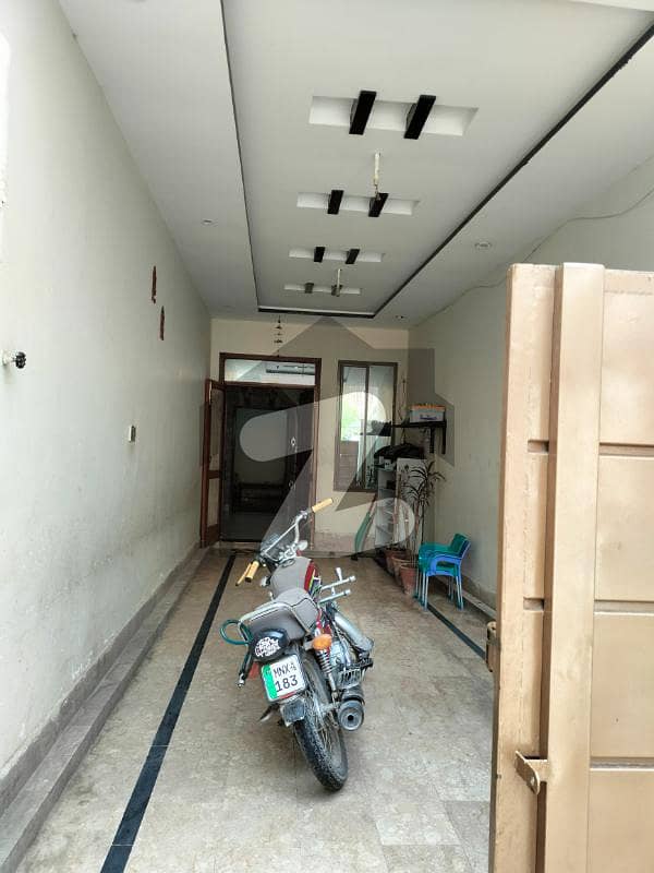 شالیمار کالونی ملتان میں 3 کمروں کا 5 مرلہ مکان 25 ہزار میں کرایہ پر دستیاب ہے۔