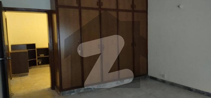 ڈی ایچ اے فیز 2 ڈیفنس (ڈی ایچ اے) لاہور میں 3 کمروں کا 5 مرلہ مکان 70 ہزار میں کرایہ پر دستیاب ہے۔