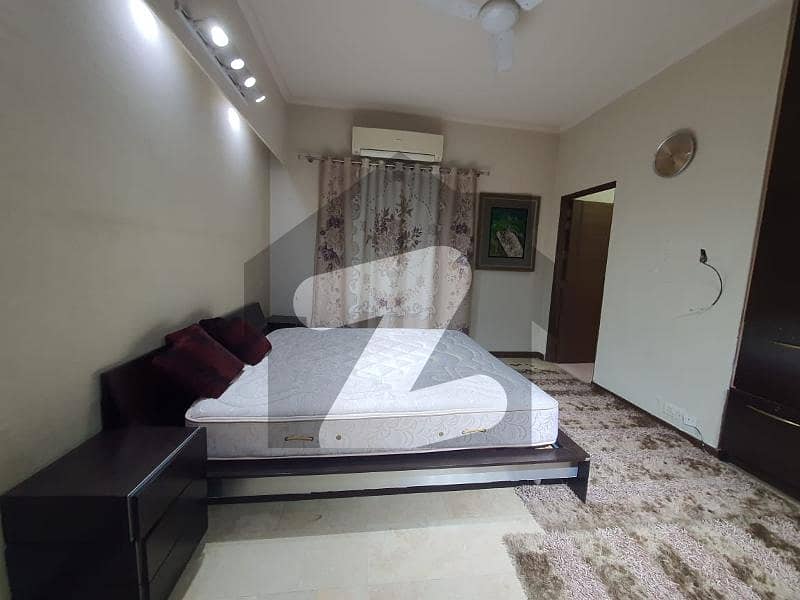 ڈی ایچ اے فیز 5 ڈیفنس (ڈی ایچ اے) لاہور میں 5 کمروں کا 2 کنال مکان 4.8 لاکھ میں کرایہ پر دستیاب ہے۔