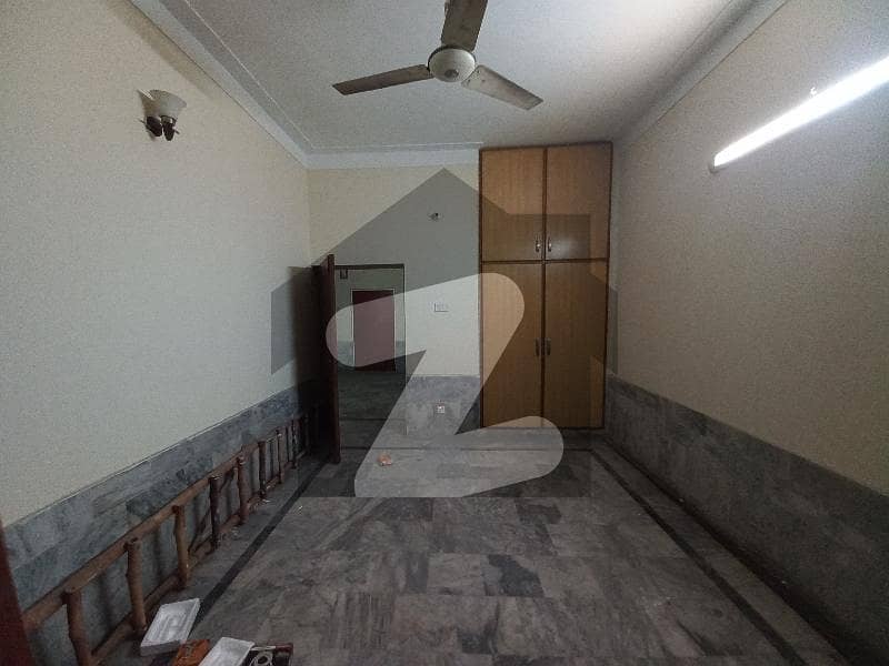 علامہ اقبال ٹاؤن ۔ ہنزہ بلاک علامہ اقبال ٹاؤن لاہور میں 5 کمروں کا 10 مرلہ مکان 1.1 لاکھ میں کرایہ پر دستیاب ہے۔