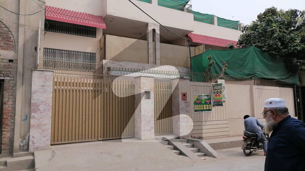 24 Marla House Available In Jalil Town For sale 24 Marla House Available In Jalil Town For sale