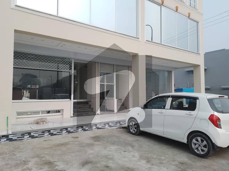 Centrally Located Flat Available In Paragon City - Grove Block For rent