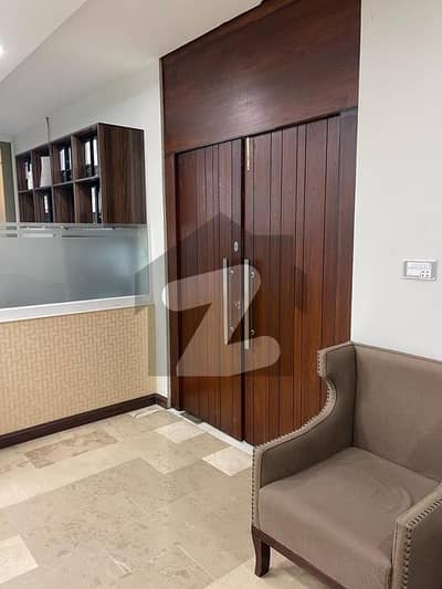 ایف ۔ 11 اسلام آباد میں 2 کمروں کا 9 مرلہ دفتر 14 کروڑ میں برائے فروخت۔