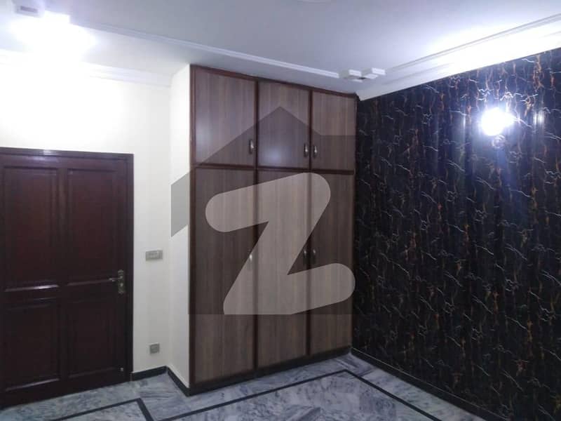 پی سی ایس آئی آر سٹاف کالونی لاہور میں 5 کمروں کا 9 مرلہ مکان 2.6 کروڑ میں برائے فروخت۔