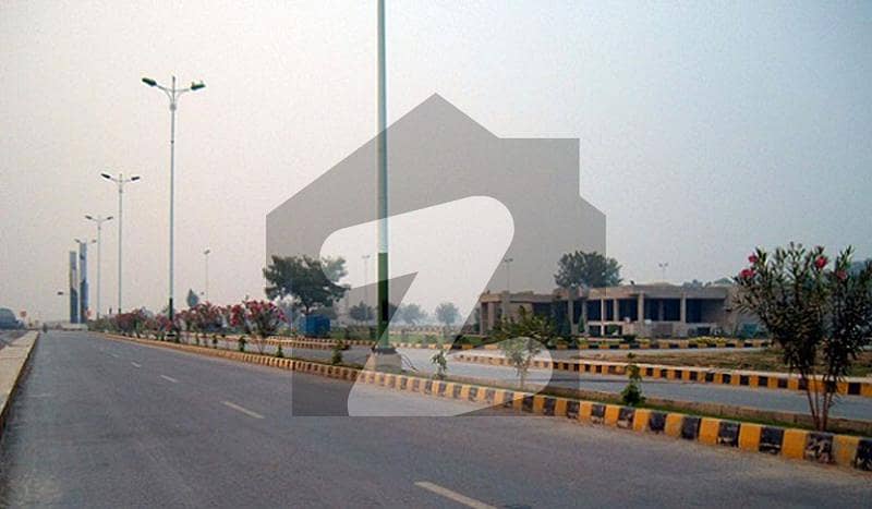 ڈی ایچ اے فیز 1 - بلاک ایل فیز 1 ڈیفنس (ڈی ایچ اے) لاہور میں 2 کنال رہائشی پلاٹ 7.5 کروڑ میں برائے فروخت۔