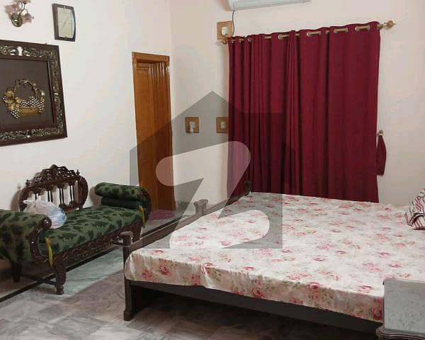 اچھرہ لاہور میں 3 کمروں کا 9 مرلہ مکان 3.25 کروڑ میں برائے فروخت۔