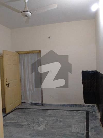 Single room with attach washroom available for females & couples near sixth road metro station.