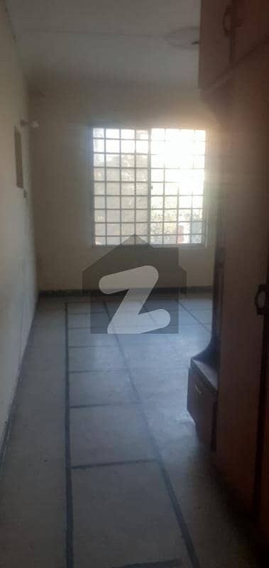 مرغزار آفیسرز کالونی لاہور میں 4 کمروں کا 1 کنال مکان 3.3 لاکھ میں کرایہ پر دستیاب ہے۔