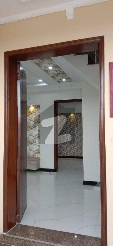 الرحمان گارڈن فیز 4 الرحمان گارڈن,لاہور میں 4 کمروں کا 5 مرلہ مکان 42.0 ہزار میں کرایہ پر دستیاب ہے۔