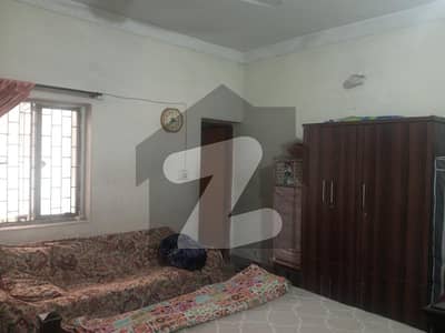 پی جی ای سی ایچ ایس فیز 1 پنجاب گورنمنٹ ایمپلائیز سوسائٹی لاہور میں 4 کمروں کا 10 مرلہ مکان 2.5 کروڑ میں برائے فروخت۔