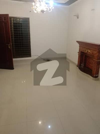 10 Marla lower portion Available for rent in Green city