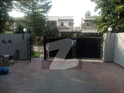 ڈی ایچ اے ہومز ڈی ایچ اے فیز 5 ڈیفنس (ڈی ایچ اے) لاہور میں 4 کمروں کا 10 مرلہ مکان 1.25 لاکھ میں کرایہ پر دستیاب ہے۔