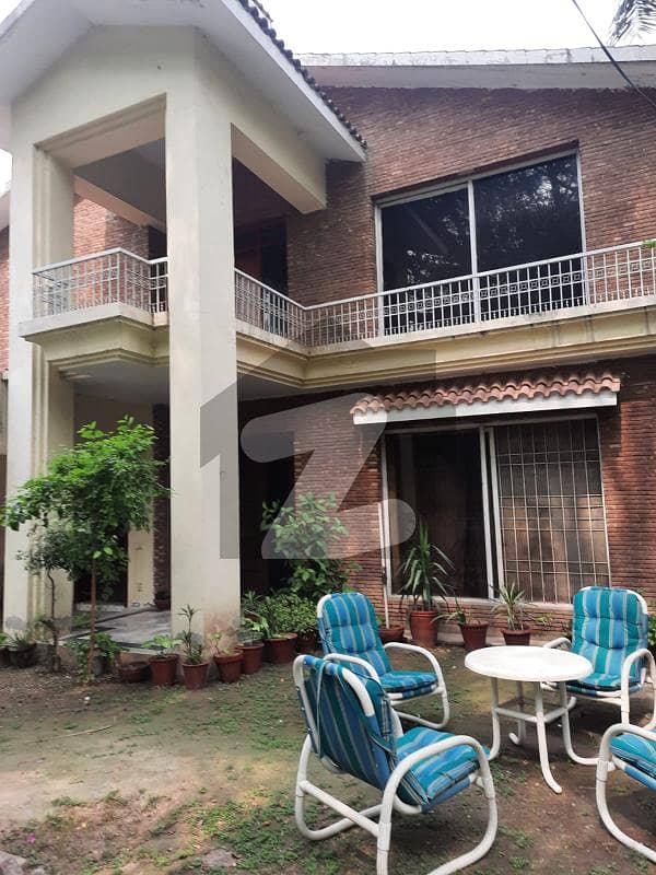 سرور روڈ کینٹ,لاہور میں 4 کمروں کا 1 کنال مکان 11.0 کروڑ میں برائے فروخت۔