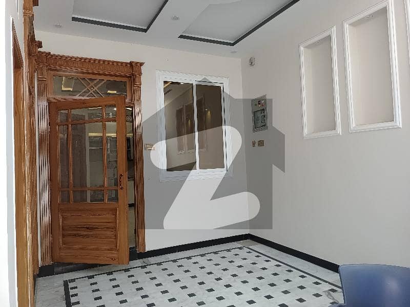 ورسک روڈ پشاور میں 4 کمروں کا 4 مرلہ مکان 45 ہزار میں کرایہ پر دستیاب ہے۔