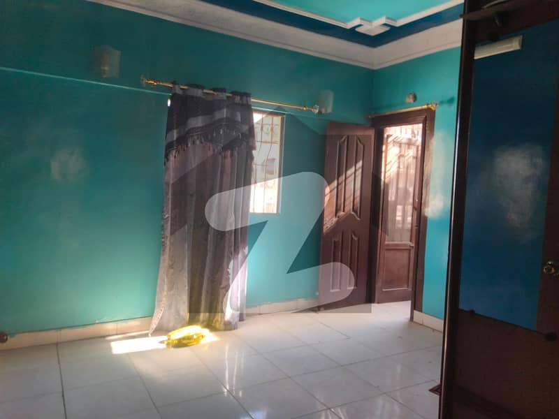 Avail Yourself A Great 1200 Square Feet Flat In PECHS Block 2
