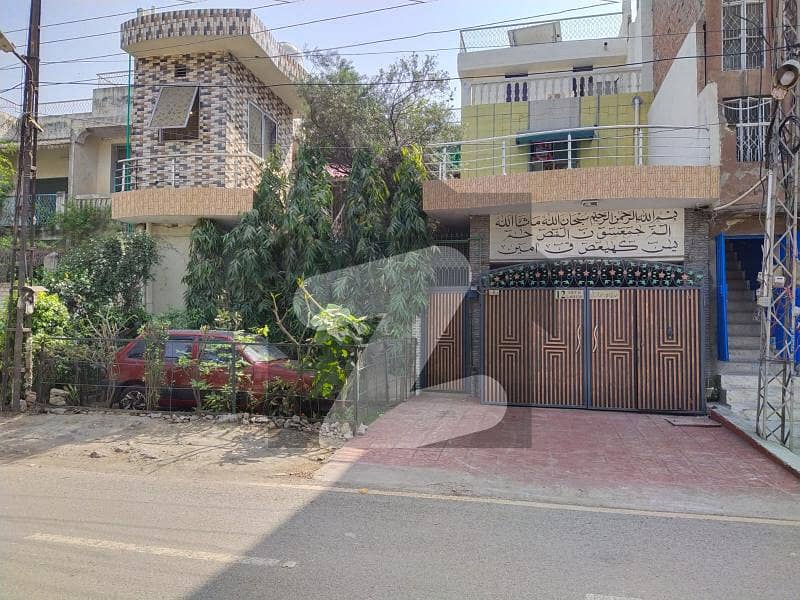 10 Marla Triple story House For Sale in M. E. T 2 Mughalpura Lahore