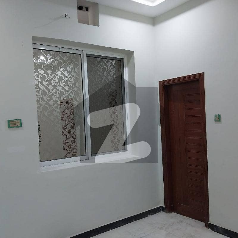ورسک روڈ پشاور میں 5 کمروں کا 4 مرلہ مکان 35 ہزار میں کرایہ پر دستیاب ہے۔