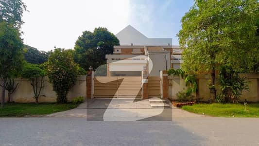 Cornre 01 Kanal Old House & One Kanal Lown Is Available For Sale In DHA Phase 1 Block L Lahore